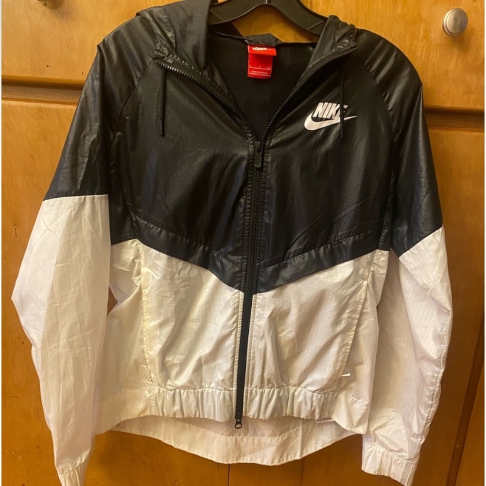 nike windbreaker